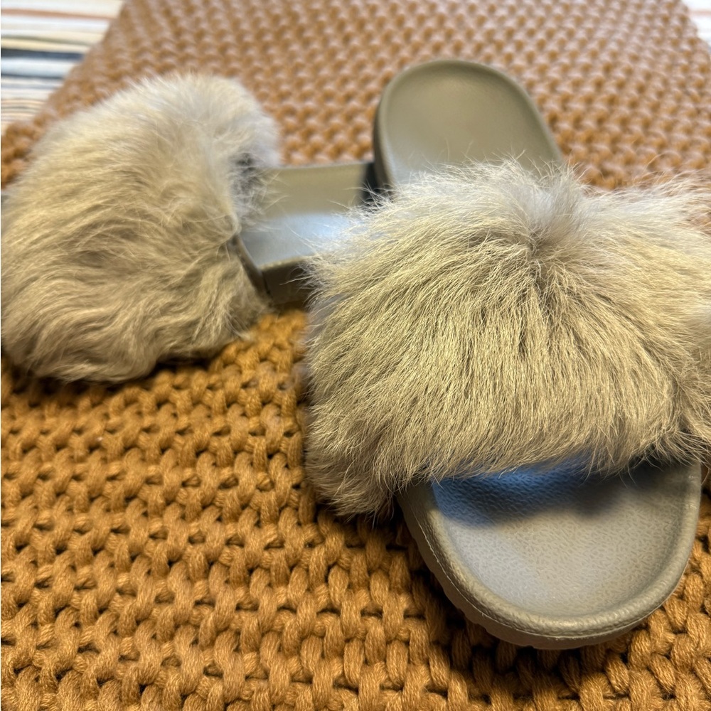 Ugg Royale Size 9 Fashion Slides